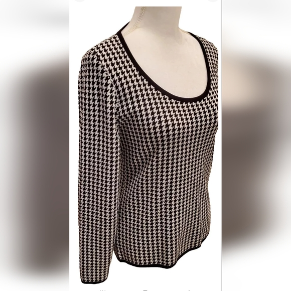 White House Black Market Houndstooth Women's Blouse. Holiday Top. Fashion Top - Picture 2 of 6